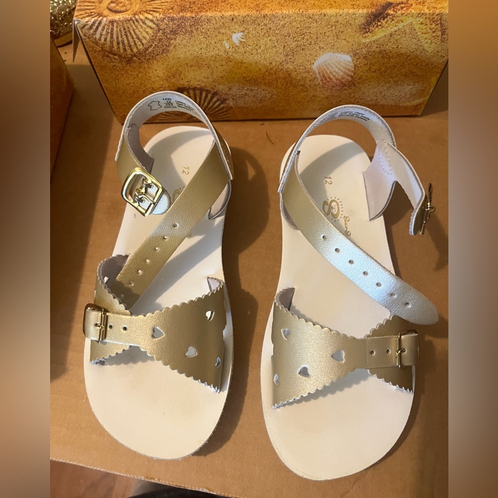Toddler Girls Sun San Salt Water Sweet Heart gold Sandals Size 12.